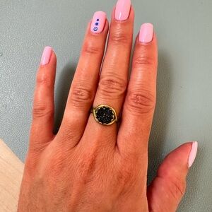 Vintage Gold and Black Stone Ring with Ornate Design size 5